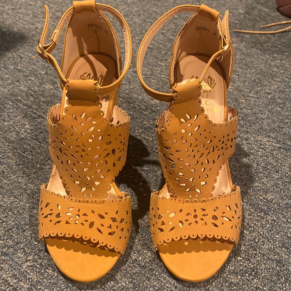 Womens heels size 6